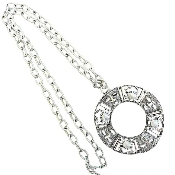 Sarah Coventry Talisman of Love, pendant w/ long chain and clip on earrings,1970 - Picture 8 of 14